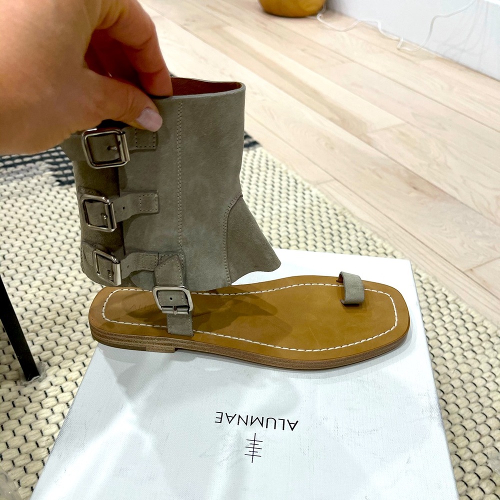 Beautiful Brand New Leather Alumnae Sandals